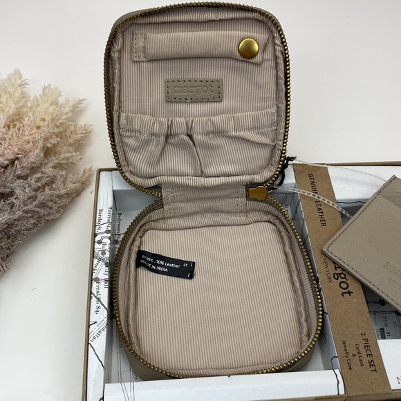 Margot 2 piece boxed jewelry case & card case set NWT!  Genuine leather - Picture 8 of 16